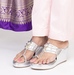 Load image into Gallery viewer, Metallic Silver Diamond Fitting Kolhapuri Wedge
