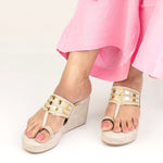 Load image into Gallery viewer, Golden Tikli Beige Kolhapuri Wedge
