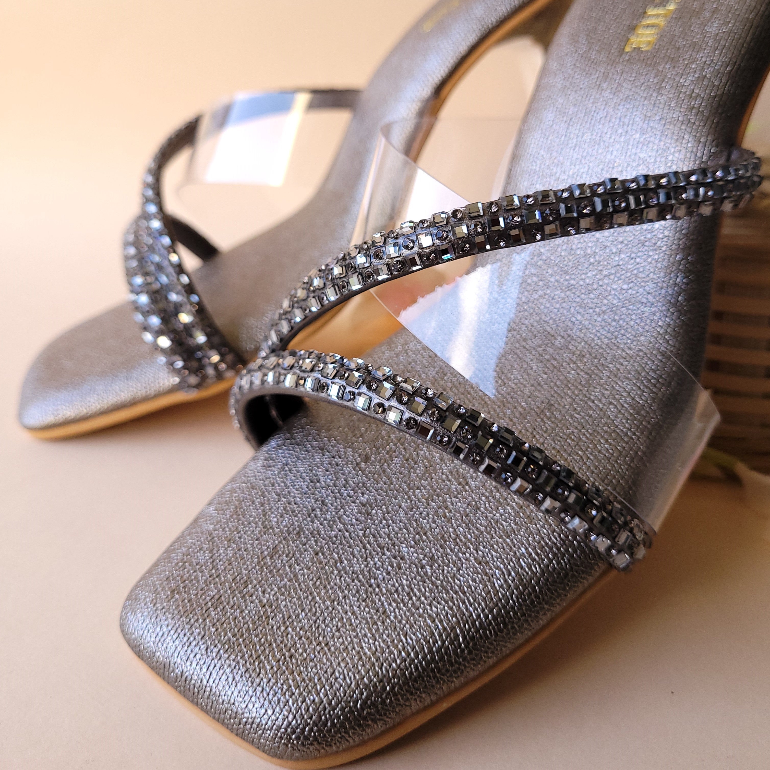 Grey Diamond Cross Strap Block