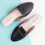 Load image into Gallery viewer, Black Weave Mule Flats
